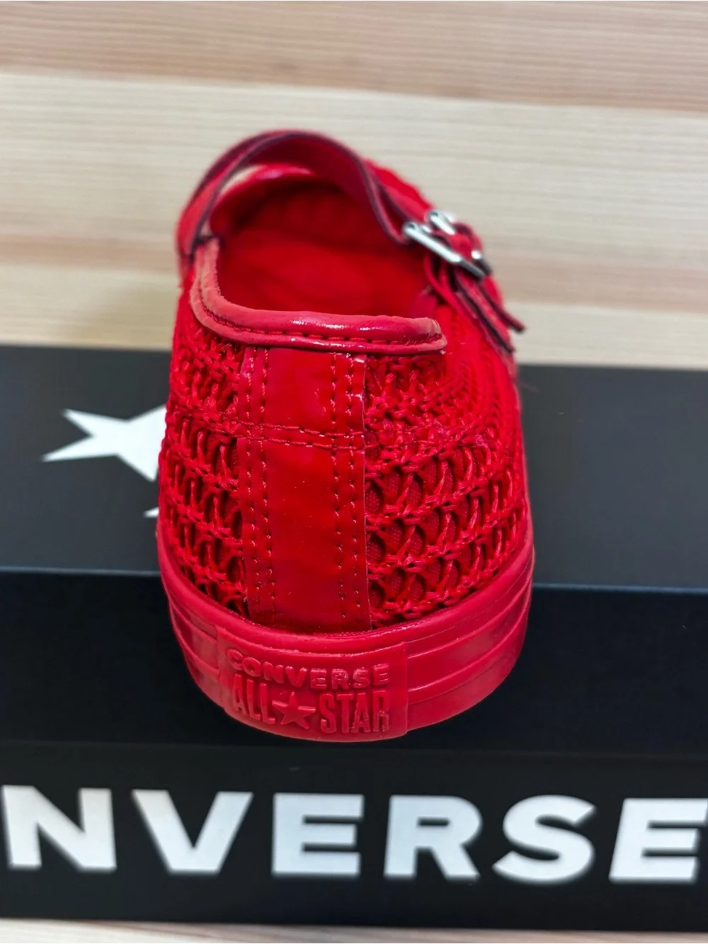 Converse breathable red